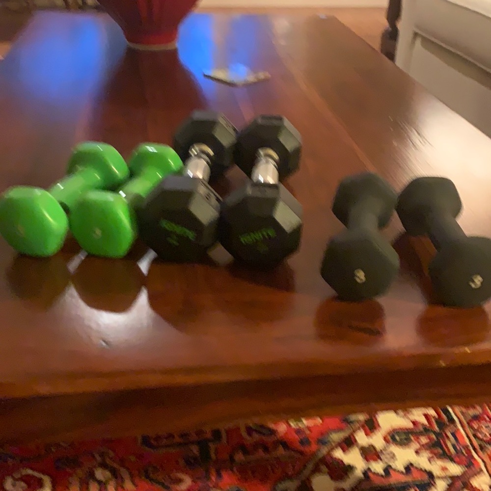 Weights size 3 lbs big ones 5 lbs